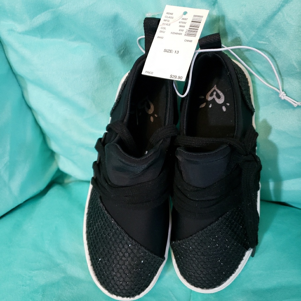 NWT Justice Size 13 Black Sneaker